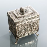 Lot 203 - INDIAN SILVER CASKET the hinged rectangular...