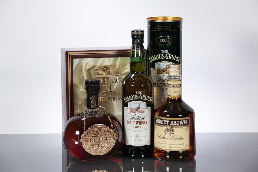 Lot 1111 - ROBERT BROWN DELUXE WHISKY Blended Scotch