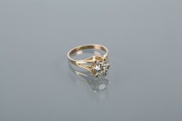 Lot 1674 - DIAMOND SOLITAIRE RING set with a brilliant...