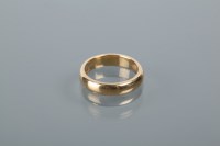 Lot 1677 - EIGHTEEN CARAT GOLD WEDDING BAND hallmarked,...