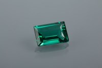 Lot 1715 - UNMOUNTED GREEN QUARTZ rectangular,...