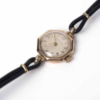 Lot 783 - LADY'S EARLY TWENTIETH CENTURY NINE CARAT GOLD...