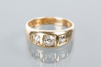 Lot 1638 - VICTORIAN DIAMOND THREE STONE RING the three...