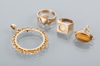 Lot 1653 - COLLECTION OF NINE CARAT GOLD JEWELLERY...