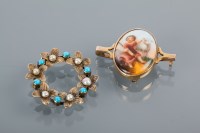 Lot 1661 - TURQUOISE AND PEARL PENDANT of circular floral...