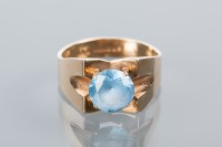 Lot 1684A - UNUSUAL AQUAMARINE DRESS RING the large round...