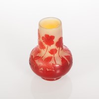 Lot 484 - EARLY 20TH CENTURY GALLÉ ANEMONE CAMEO GLASS...