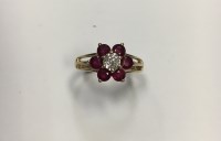 Lot 1632 - RUBY AND DIAMOND CLUSTER RING the central...