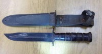 Lot 1432 - WORLD WAR TWO AMERICAN NAVY MK2 COMMANDO KNIVE...