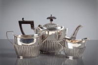 Lot 41 - EDWARDIAN SILVER THREE PIECE BACHELOR'S TEA...