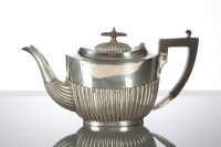 Lot 85 - EARLY 20TH CENTURY OVAL DEMIFLUTED SILVER...