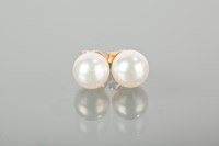 Lot 1130 - MIKIMOTO PEARL NECKLACE AND STUD EARRINGS the...