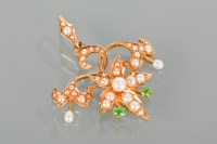 Lot 1224 - EDWARDIAN DEMANTOID GARNET AND SEED PEARL...