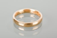 Lot 1229 - EIGHTEEN CARAT GOLD WEDDING BAND 4.2g, size N