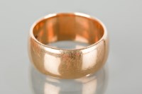 Lot 1237 - GENTLEMAN'S WEDDING BAND marked 375 for nine...