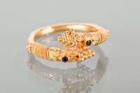 Lot 1264 - INDIAN SAPPHIRE SET RING the torc style ring...