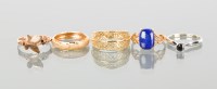 Lot 1315 - GROUP OF FIVE GOLD RINGS including a lapis...