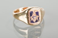 Lot 1320 - NINE CARAT GOLD MASONIC SWIVEL RING with...