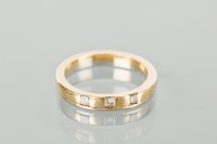 Lot 1370 - EIGHTEEN CARAT GOLD BI COLOUR GOLD THREE STONE...