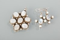 Lot 1376 - MOONSTONE AND SILVER PENDANT WITH MATCHING...