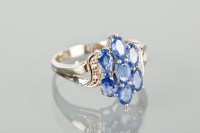 Lot 1378 - SAPPHIRE AND DIAMOND CLUSTER RING the bezel...