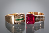 Lot 1121 - TWO UNUSUAL GEM SET DRESS RINGS one set with...