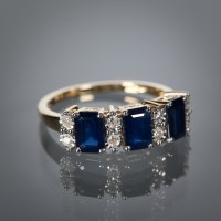 Lot 1179 - SAPPHIRE AND DIAMOND RING set with three...