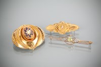 Lot 1204 - TWO VICTORIAN BROOCHES AND AN EDWARDIAN STYLE...