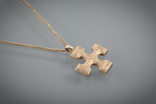 Lot 1239 - OLA GORIE OF ORKNEY GOLD CROSS PENDANT 18mm...