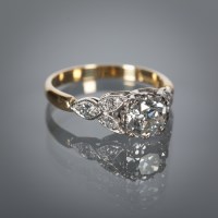 Lot 1243 - EARLY TWENTIETH CENTURY DIAMOND SOLITAIRE RING...