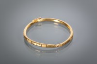 Lot 1255 - CHINSE GOLD BANGLE with engraved decoration,...