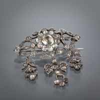 Lot 1257 - EARLY TWENTIETH CENTURY PASTE SET BROOCH the...