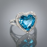 Lot 1302 - TOPAZ AND DIAMOND DRESS RING the central heart...