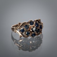 Lot 1319 - VICTORIAN STYLE SAPPHIRE DRESS RING the...