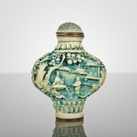 Lot 9 - CHINESE LACQUER SNUFF BOTTLE in cream and blue,...