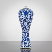 Lot 105 - CHINESE BLUE AND WHITE VASE with small neck...