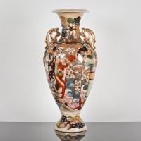 Lot 139 - LARGE JAPANESE SATSUMA VASE decorated with a...