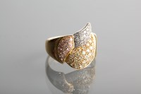 Lot 1136 - TRI-COLOUR GOLD DIAMOND SET DRESS RING with...