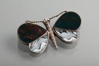 Lot 1142 - HARDSTONE SET SILVER MOTH BROOCH the wings set...