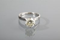 Lot 1154 - DIAMOND SOLITAIRE RING the central brilliant...