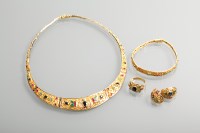 Lot 1155 - SUITE OF HIGH CARAT GOLD JEWELLERY comprising...