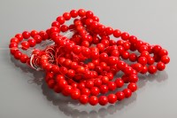 Lot 1164 - GROUP OF UNSTRUNG CORAL BEADS the dyed beads...
