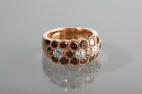 Lot 1316 - WHITE AND BROWN DIAMOND DRESS RING the bezel...