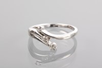 Lot 1357 - DIAMOND THREE STONE RING the three diagonally...