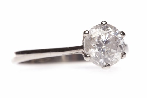 Lot 30 - DIAMOND SOLITAIRE RING with a round brilliant...