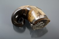 Lot 8 - VICTORIAN SILVER MOUNTED HORN SNUFF MULL the...