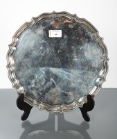 Lot 69 - EARLY 20TH CENTURY SILVER CIRCULAR PIE CRUST...