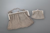 Lot 285B - EARLY 20TH CENTURY SILVER MESH COCKTAIL BAG...