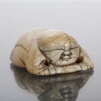 Lot 315 - JAPANESE MEIJI PERIOD IVORY NETSUKE in the...