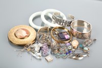 Lot 1148 - GOOD GROUP OF SILVER AND OTHER JEWELLERY...